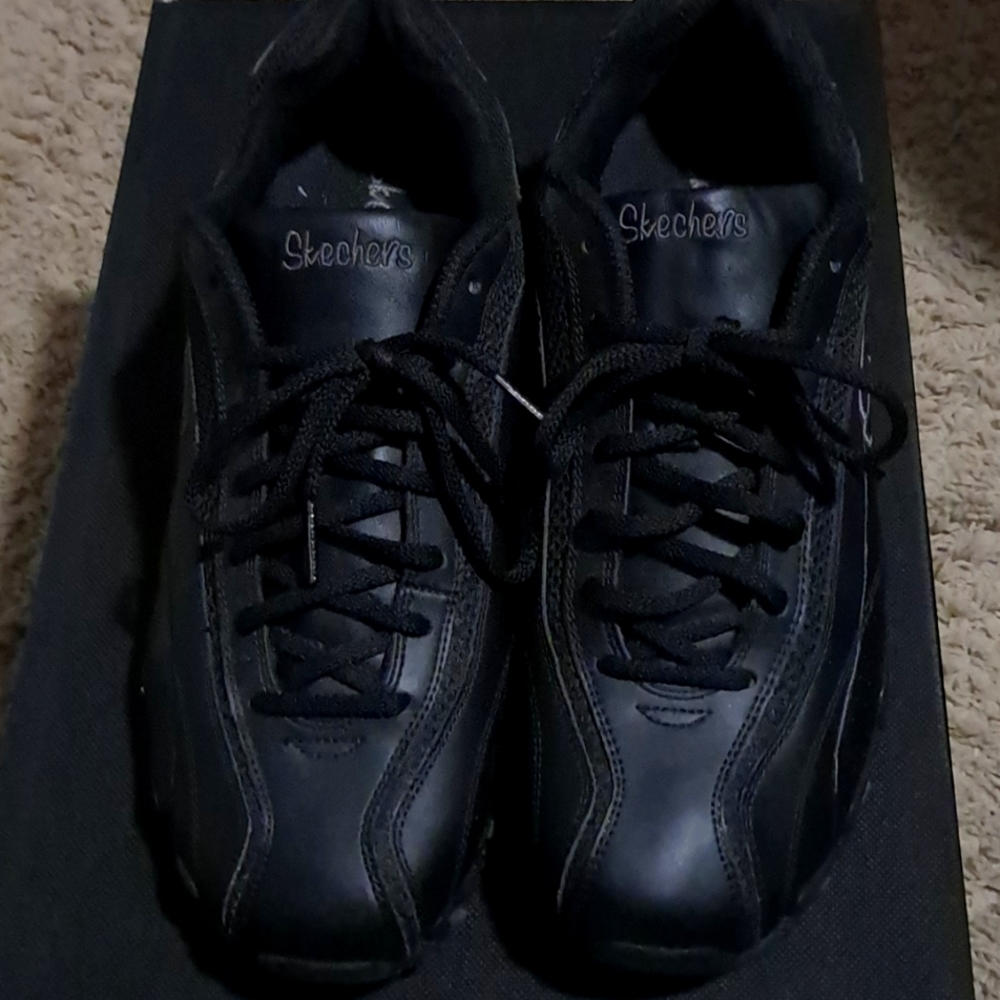 Skecher Tennis Shoes